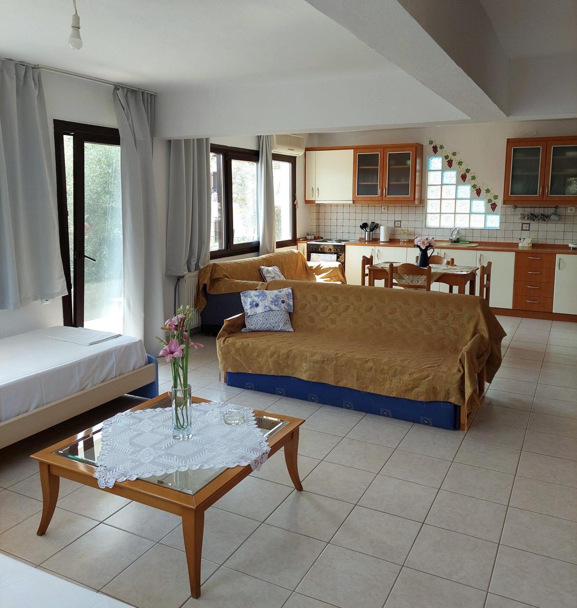 Dora'S House Comfortable Apartment With A Yard And View Pyrgadikia Esterno foto